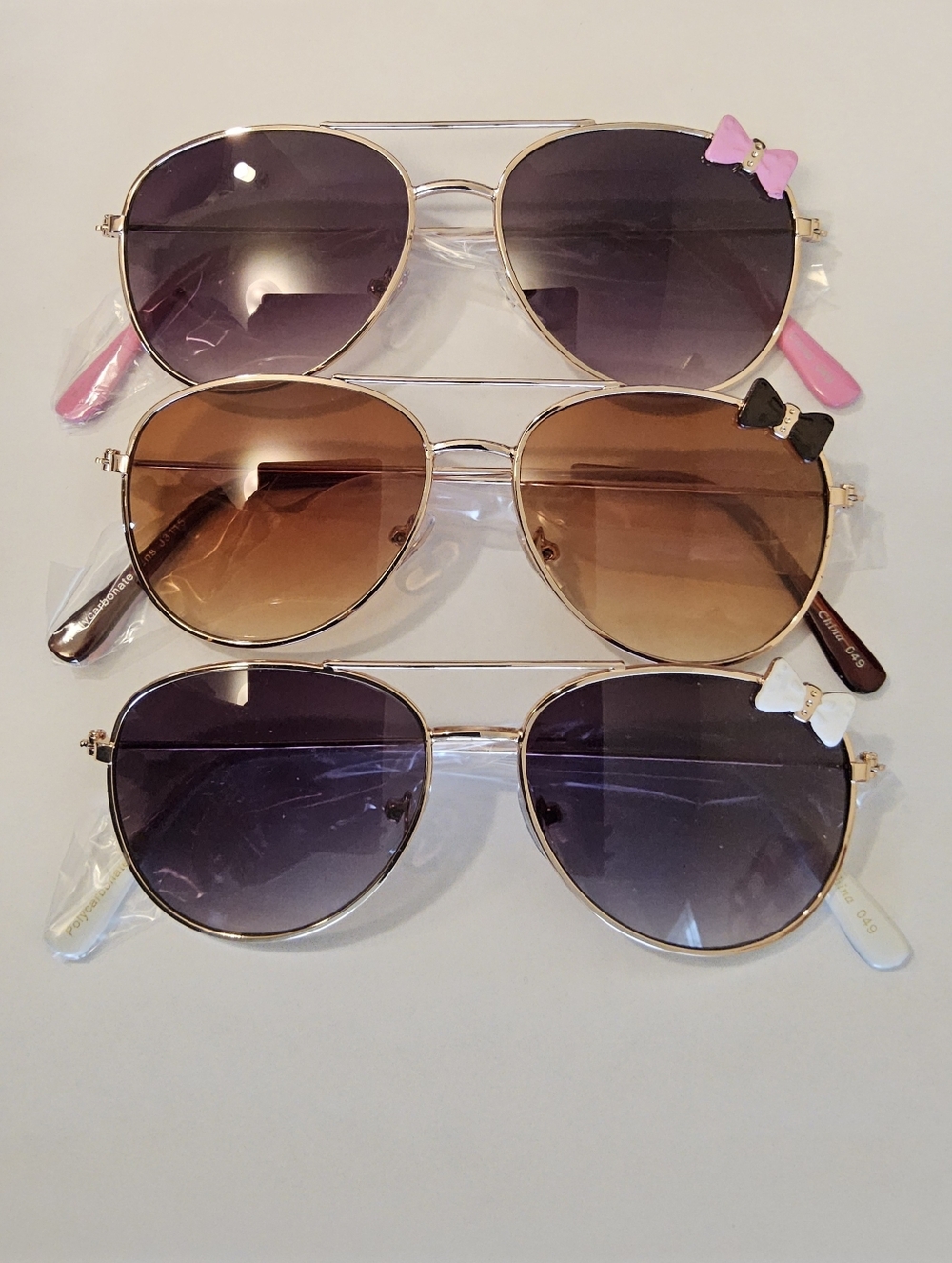 A.Set Of 3 Aviator Sunglasses with Bow Accent - Pink / Brown / White Bow